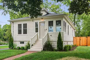 209 Raymond Ave, Barrington, IL 60010 - Photo 1