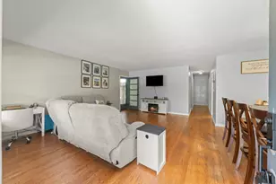 1020 S Gables Blvd, Wheaton, IL 60189 - Photo 2