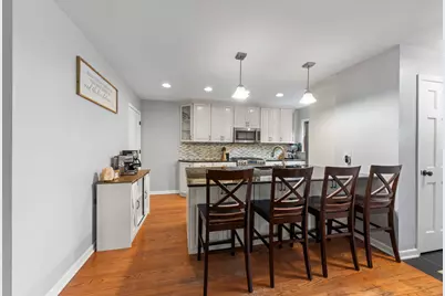 1020 S Gables Boulevard, Wheaton, IL 60189 - Photo 6