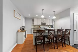 1020 S Gables Blvd, Wheaton, IL 60189 - Photo 6