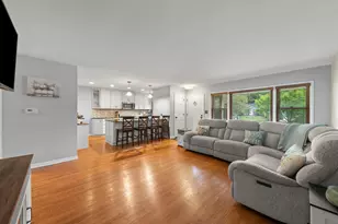 1020 S Gables Blvd, Wheaton, IL 60189 - Photo 4