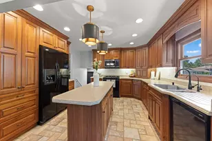 1350 S Rebecca Rd, Lombard, IL 60148 - Photo 8
