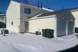 530 Meadow Green Ln, Round Lake Beach, IL 60073 - Photo 2