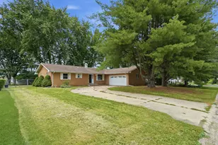 109 N 3rd St, Colona, IL 61241 - Photo 4