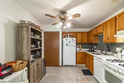 906 Cross Creek Drive #A2, Roselle, IL 60172 - Photo 8