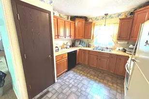 217 Woodland Dr, Salem, IL 62881 - Photo 8