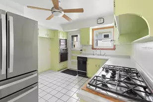 324 Asbury Ave, Evanston, IL 60202 - Photo 8