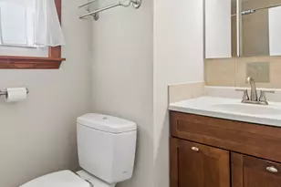 324 Asbury Ave, Evanston, IL 60202 - Photo 14
