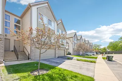 673 E Fountainview Drive #673, Mundelein, IL 60060 - Photo 2