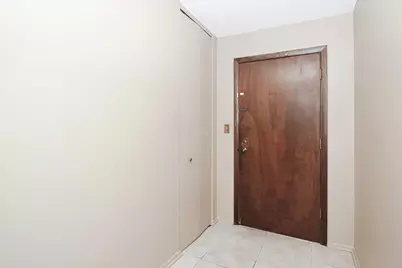 2000 Saint Regis Drive #6J, Lombard, IL 60148 - Photo 2