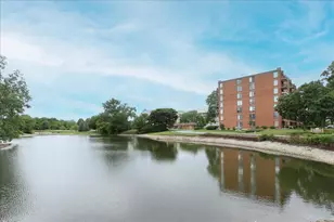 2000 St Regis Dr, Lombard, IL 60148 - Photo 22
