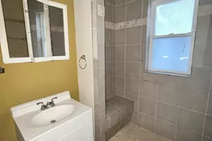 913 N Kedvale Ave, Chicago, IL 60651 - Photo 12