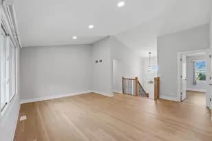 136 Edgewater Dr, Crystal Lake, IL 60014 - Photo 6