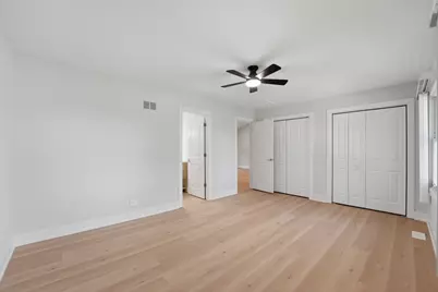 136 Edgewater Drive, Crystal Lake, IL 60014 - Photo 12