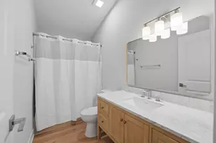 136 Edgewater Dr, Crystal Lake, IL 60014 - Photo 18