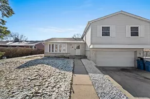 2017 E Seneca Ln, Mount Prospect, IL 60056 - Photo 1
