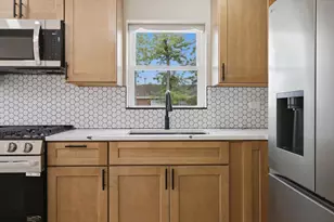 258 E 107th St, Chicago, IL 60628 - Photo 8