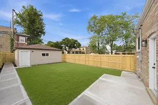 258 E 107th St, Chicago, IL 60628 - Photo 24