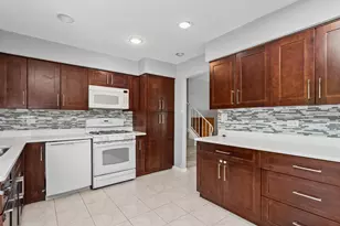 2214 Hamilton Ln, Darien, IL 60561 - Photo 8