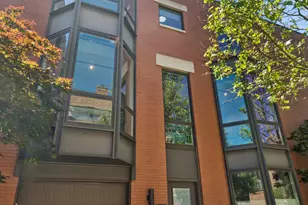 453 W Blackhawk St, Chicago, IL 60610 - Photo 1