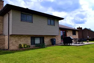 2926 195th St, Lynwood, IL 60411 - Photo 2
