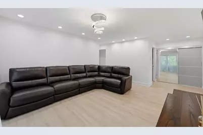 1251 Williamsburg Drive #D2, Schaumburg, IL 60193 - Photo 10