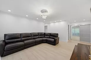 1251 Williamsburg Dr, Schaumburg, IL 60193 - Photo 10