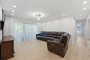 1251 Williamsburg Dr, Schaumburg, IL 60193 - Photo 8