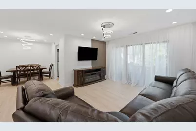 1251 Williamsburg Drive #D2, Schaumburg, IL 60193 - Photo 2