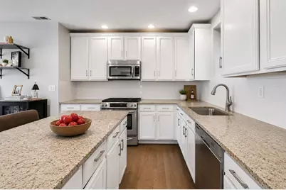 308 W Evergreen Avenue #2, Chicago, IL 60610 - Photo 8