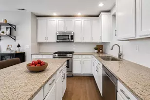 308 W Evergreen Ave, Chicago, IL 60610 - Photo 8