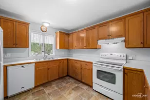 44W698 Scott Rd, Sugar Grove, IL 60554 - Photo 6