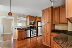130 Fourth St, Libertyville, IL 60048 - Photo 2