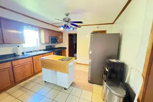 2563 Gurler Rd, Rochelle, IL 61068 - Photo 12