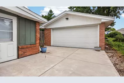 308 E Oak Street, Downs, IL 61736 - Photo 2
