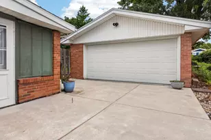 308 E Oak St, Downs, IL 61736 - Photo 2