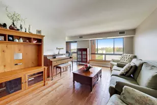 701 Forum Square, Glenview, IL 60025 - Photo 4