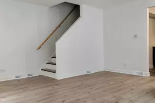 7910 S Muskegon Ave, Chicago, IL 60617 - Photo 16