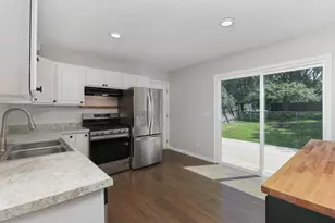 1407 Ridgeport Ave, Bloomington, IL 61704 - Photo 6