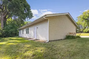 712 Cherry St, Rockford, IL 61101 - Photo 24