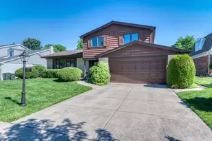 910 W White Oak St, Arlington Heights, IL 60005 - Photo 2