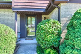 910 W White Oak St, Arlington Heights, IL 60005 - Photo 4