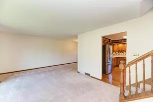 910 W White Oak St, Arlington Heights, IL 60005 - Photo 10