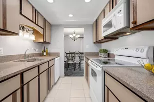 6340 Americana Dr, Willowbrook, IL 60527 - Photo 12