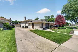 10628 Lockwood Ave, Oak Lawn, IL 60453 - Photo 2