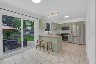 794 White Pine Cir, Lake in the Hills, IL 60156 - Photo 6