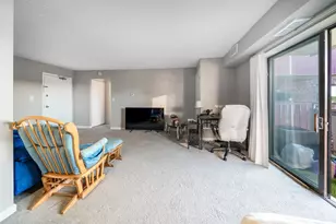 1460 Fairlane Dr, Schaumburg, IL 60193 - Photo 4