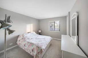 1460 Fairlane Dr, Schaumburg, IL 60193 - Photo 8