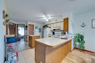 710 N Briar Hill Ln, Addison, IL 60101 - Photo 6