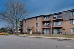 710 N Briar Hill Ln, Addison, IL 60101 - Photo 2
